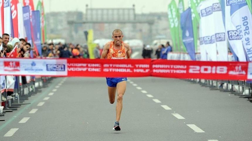 Vodafone 13. İstanbul Yarı Maratonu&rsquo;ndan Rekor &Ccedil;ıktı