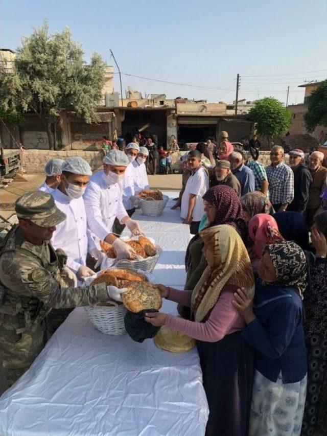 Mehmetçik’ten Afrin Halkına Ramazan Pidesi