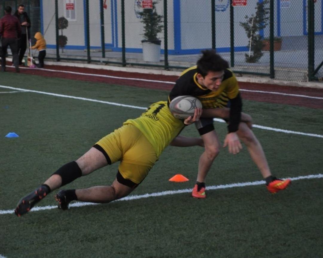 (&ouml;zel Haber) T&uuml;rkiye Şampiyonu Takım, 10 Yıllık Formalarla M&uuml;cadele Ediyor