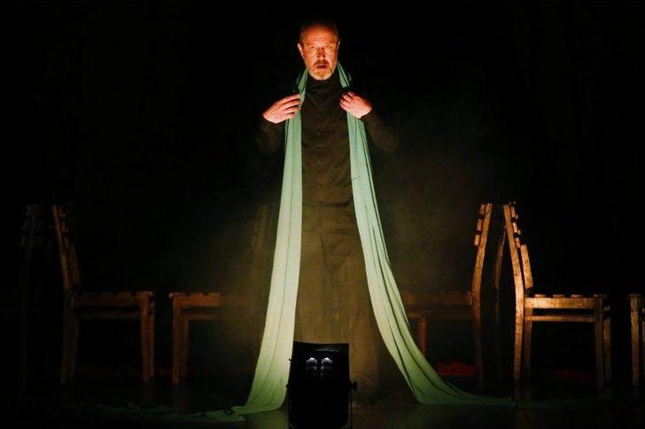 ‘gölgesinde Çınarın’ Konak’ta Sahnelendi G1