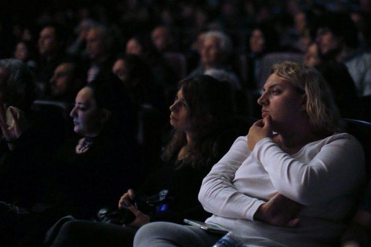 ‘gölgesinde Çınarın’ Konak’ta Sahnelendi G2