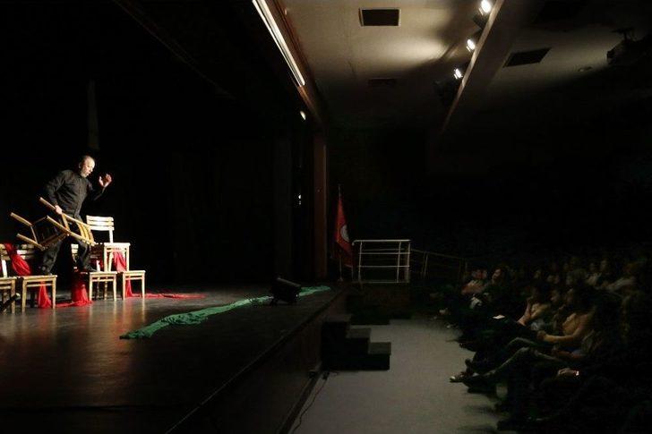 ‘gölgesinde Çınarın’ Konak’ta Sahnelendi G3