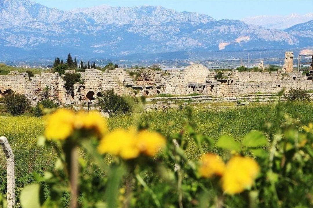 5 Bin Yıllık Tarihi Kent Yeşil &Ccedil;evresiyle Ziyaret&ccedil;ileri B&uuml;y&uuml;l&uuml;yor