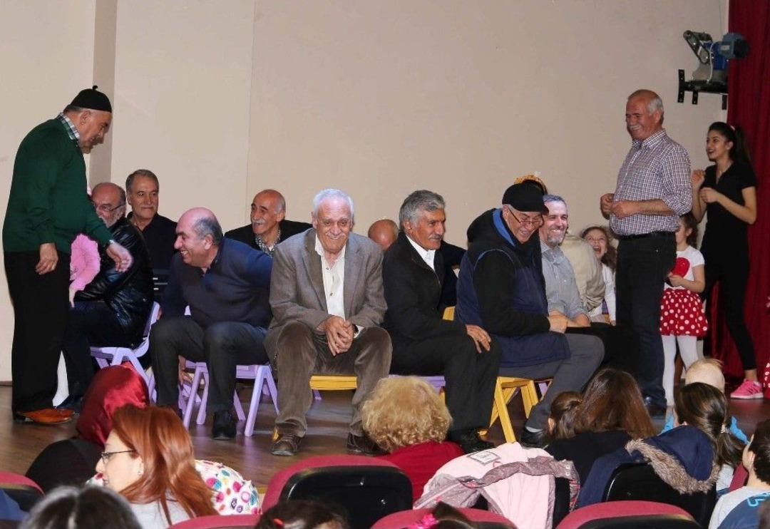 Dedeler Ve Nineler Yarıştı, Minikler Alkışladı