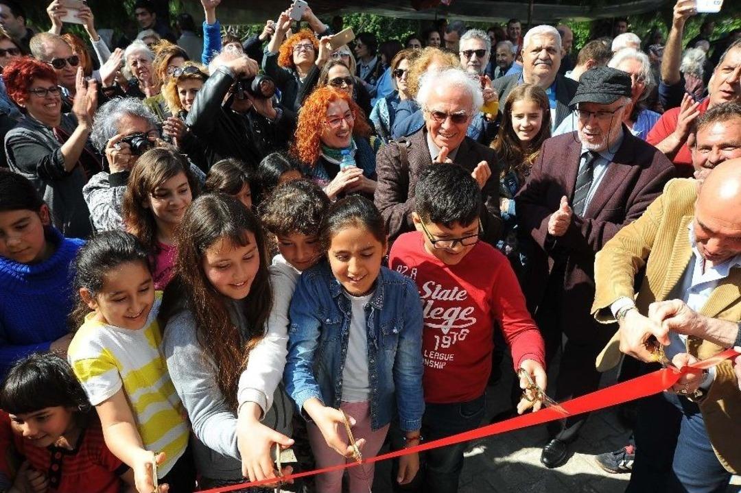 Seferihisar&rsquo;da 5 Bin Kitaplı K&ouml;y K&uuml;t&uuml;phanesi