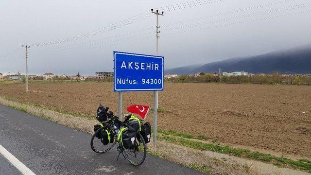 Düşlerinin Peşinden Giden Diş Hekimi Bisikletiyle Yollarda