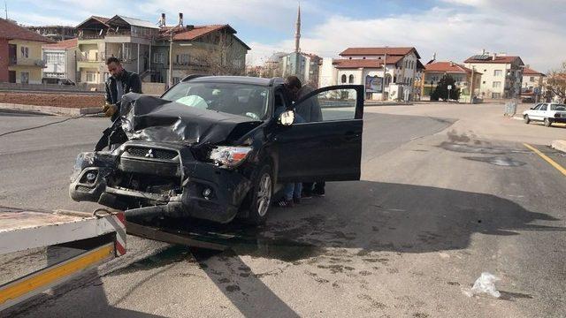 Aksaray’da Otomobiller Çarpıştı: 3 Yaralı