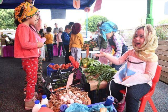 Kreş Öğrencileri Esnaf Olup Sebze Sattı, Zabıta Olup Denetim Yaptı