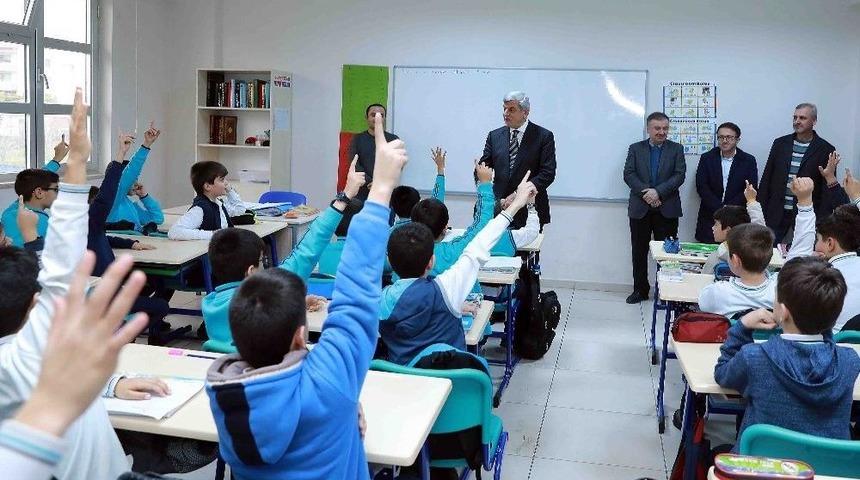 Başkan Karaosmanoğlu, Okul Ziyaretleri Devam Ediyor