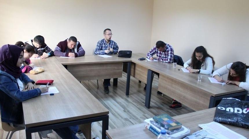 Cemil Meri&ccedil; Engelsiz Yaşam Merkezi&rsquo;nde Eğitimler S&uuml;r&uuml;yor