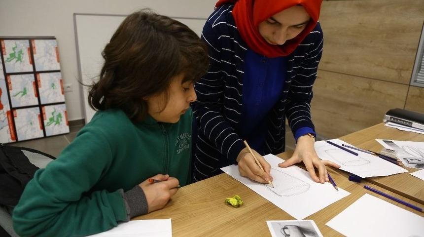 G&uuml;zel Sanatlara Serdivan &Ccedil;ocuk Akademisi&rsquo;nde Hazırlanıyorlar
