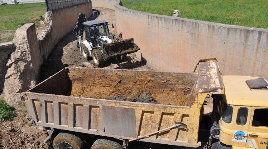 İluh Deresi Temizleniyor