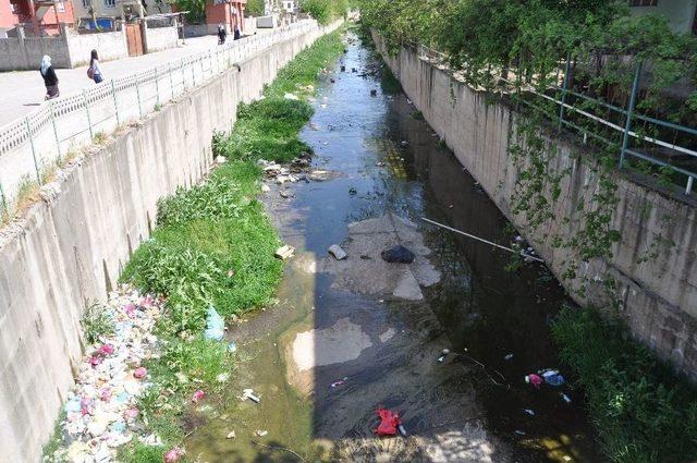 İluh Deresi Temizleniyor 1