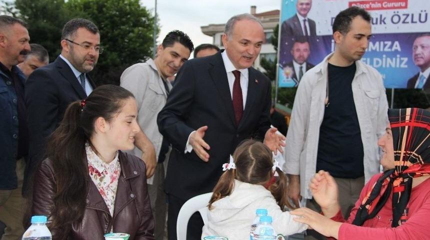 Bakan Özlü, Düzce’de Binlerce Kişi İle İftar Yaptı