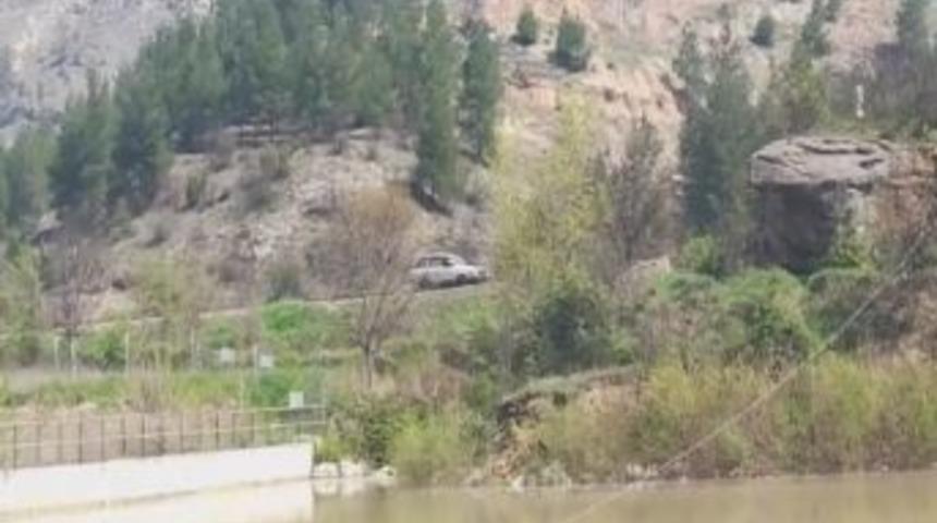 Otomobilin Tren Yolunda Tehlikeli Yolculuğu