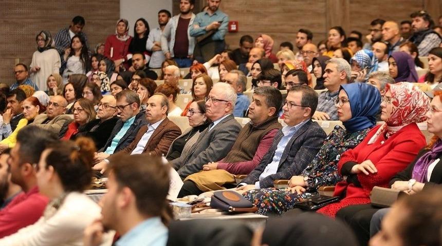 Selamlık Sohbetlerinde B&uuml;y&uuml;kşehir Belediyesi Konferans Salonu Doldu Taştı