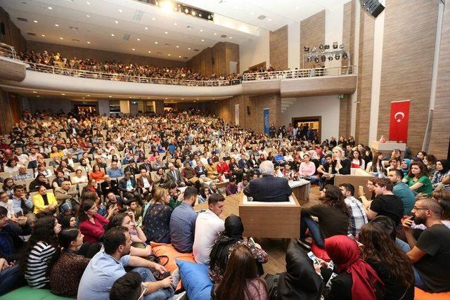 Selamlık Sohbetlerinde Büyükşehir Belediyesi Konferans Salonu Doldu Taştı