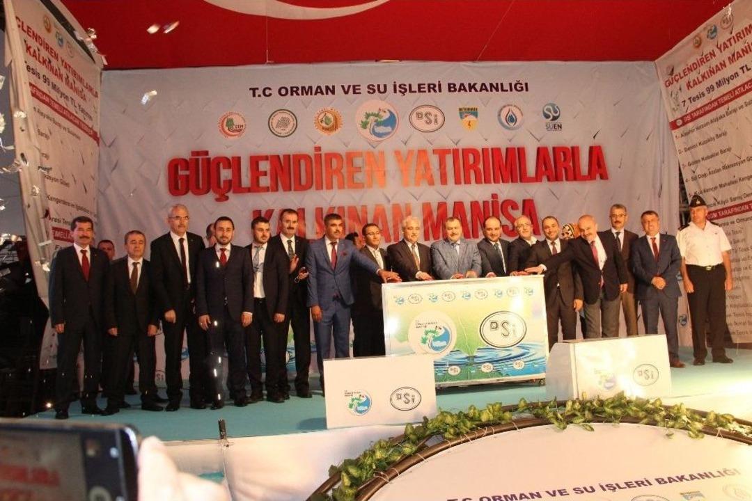 Bakan Eroğlu&rsquo;nun Katıldığı T&ouml;rende Yağmur S&uuml;rprizi