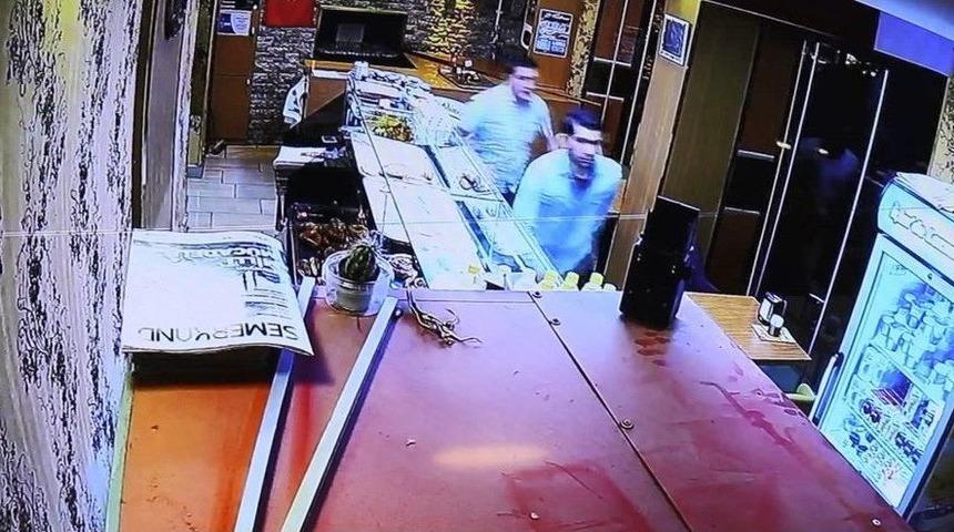 Bolu&rsquo;daki Deprem G&uuml;venlik Kameralarına Yansıdı