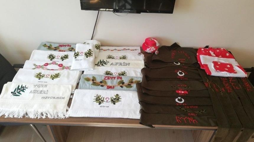 Kursiyerlerden Mehmet&ccedil;iğe &ldquo;zeytin Dalı&rdquo; İşlemeli Hediyeler