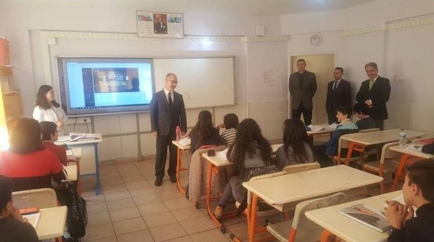Kaymakam Yaman, Necatibey Ortaokulu&rsquo;nu Ziyaret Etti
