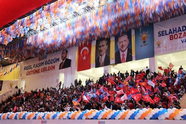 Van’da Cumhurbaşkanı Erdoğan Heyecanı