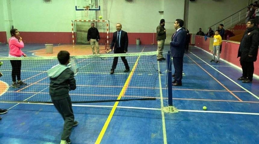 Vali Atik, Spor Tesislerinde Gençlerle Buluştu