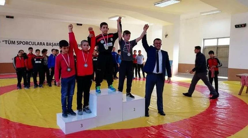 Umurbey G&uuml;reş Takımı Şampiyon