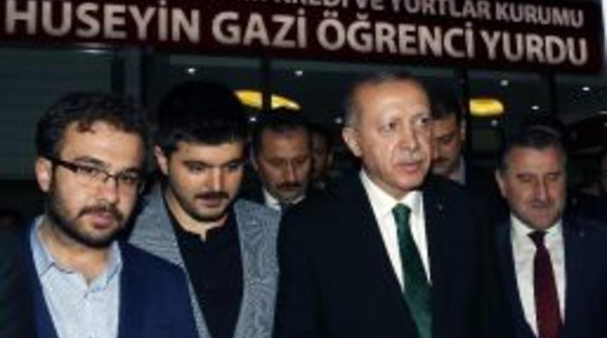 Cumhurbaşkanı Erdoğan Gençlerle Sahur Sofrasında Buluştu