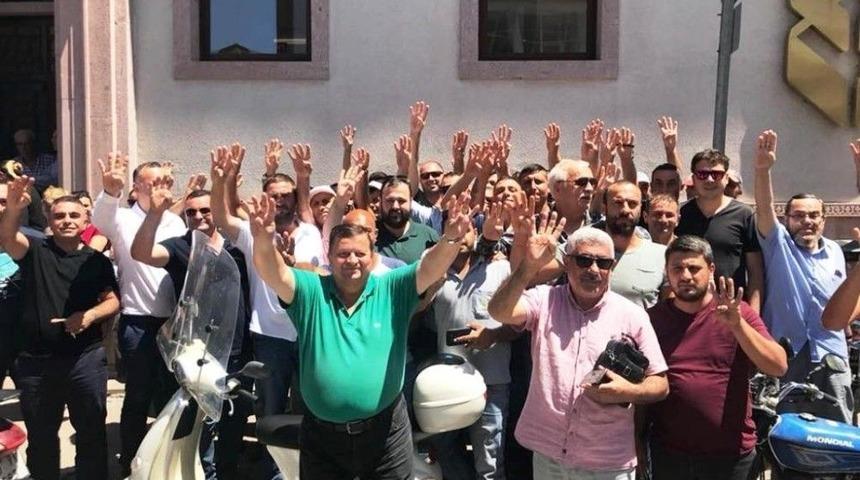 Ayvalık&rsquo;ta Ak Partililerden Cumhurbaşkanı Erdoğan İ&ccedil;in Uzun Banka Kuyruğu