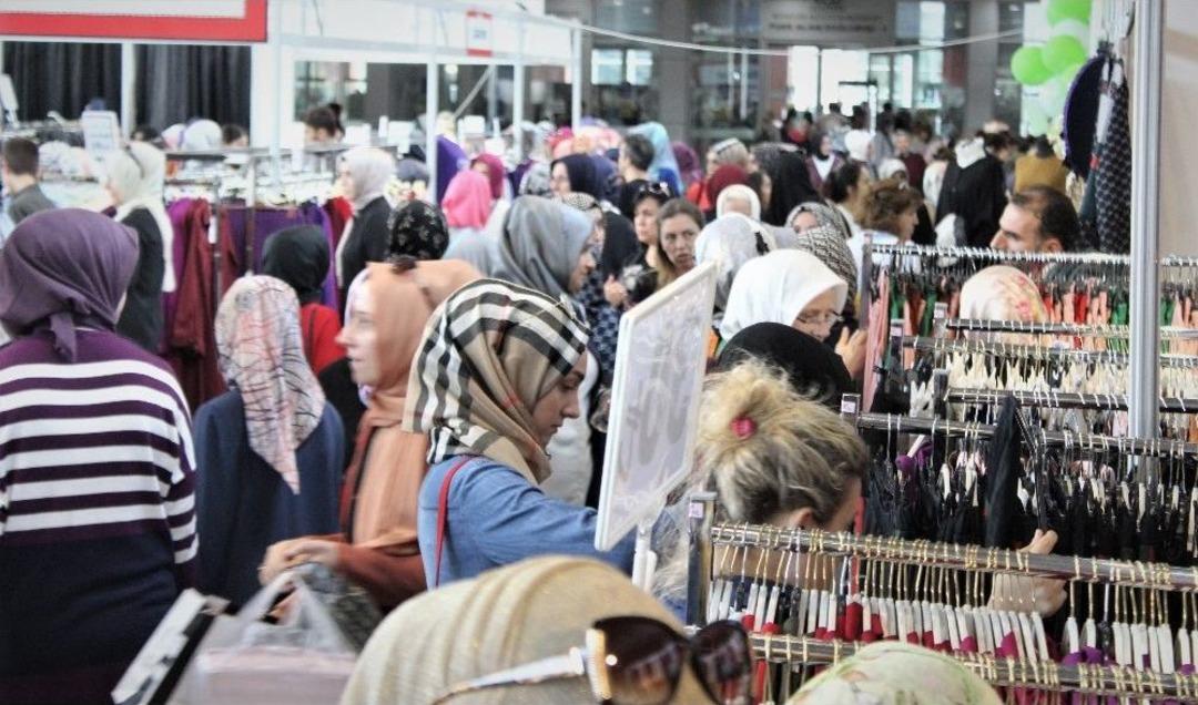 Bayram &Ouml;ncesi İndirimli Kıyafet &Ccedil;ılgınlığı...