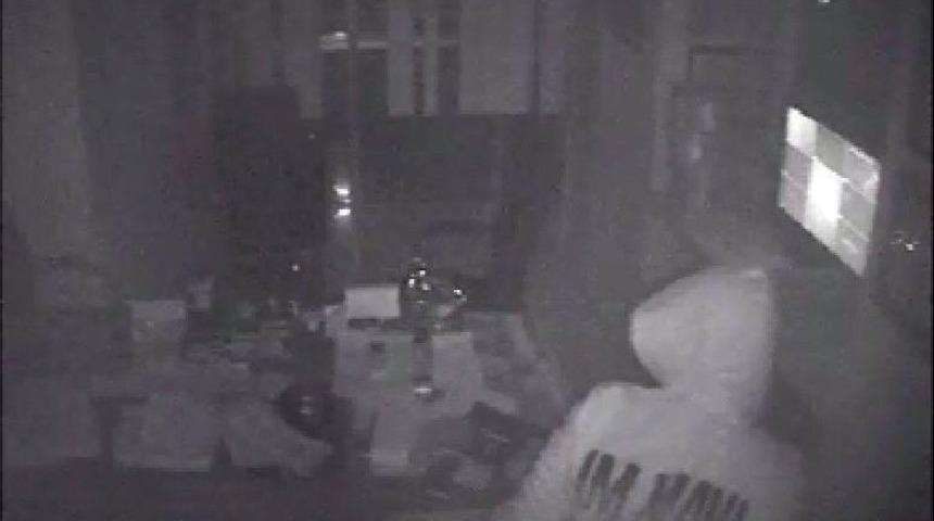 Hırsızı Tişörtündeki Yazı Ele Verdi