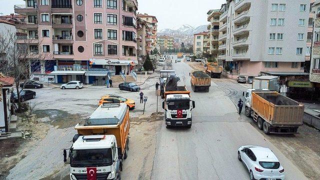 Mevl&uuml;t Aslanoğlu Caddesi Yenileniyor 1