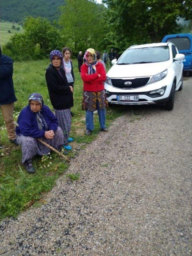 Yağmurda Sığındığı Ağaç Kovuğunda Yıldırım Düşmesi Sonucu Öldü