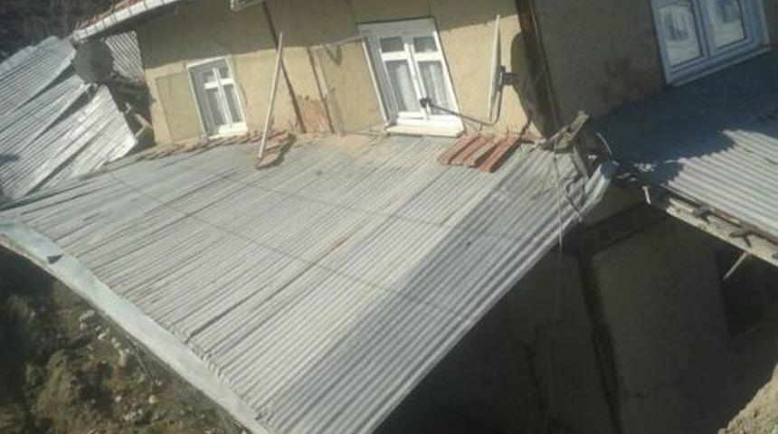 Bolu’da Heyelandan Zarar Gören 5 Ev Boşaltıldı