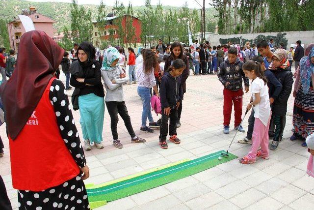 Mobil Gençlik Merkezi Aracı Öğrencilerle Buluştu