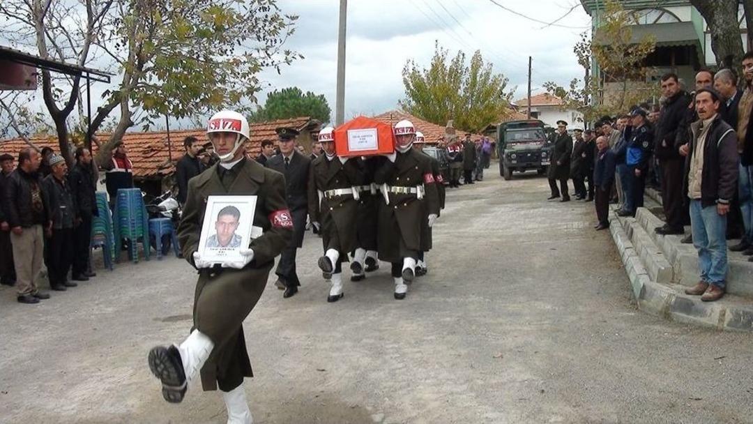Yakalandığı Hastalık Sebebiyle &Ouml;len Er Toprağa Verildi
