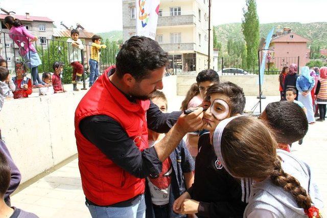 Mobil Gençlik Merkezi Aracı Öğrencilerle Buluştu