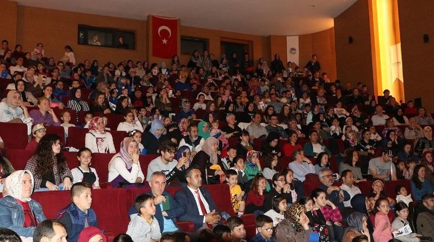 Sgm&rsquo;li &Ouml;ğrenciler &lsquo;zoraki Tabip&rsquo;i Sahneledi