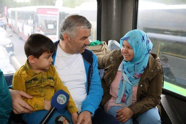 Başkan Çelik, Otobüsü Kaçıran Gençlere Makam Aracını Tahsis Etti