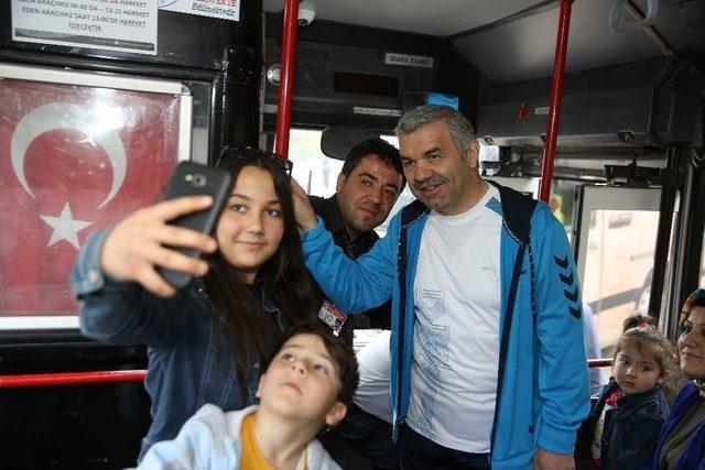 Başkan Çelik, Otobüsü Kaçıran Gençlere Makam Aracını Tahsis Etti