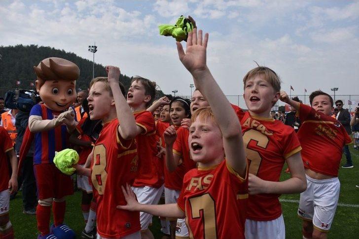 U12 İzmir Cup’ta Hollanda Derbisinin Şampiyonu Az Alkmaar G4