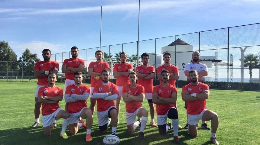 Om&uuml;&rsquo;n&uuml;n Bileği Ragbide B&uuml;k&uuml;lm&uuml;yor