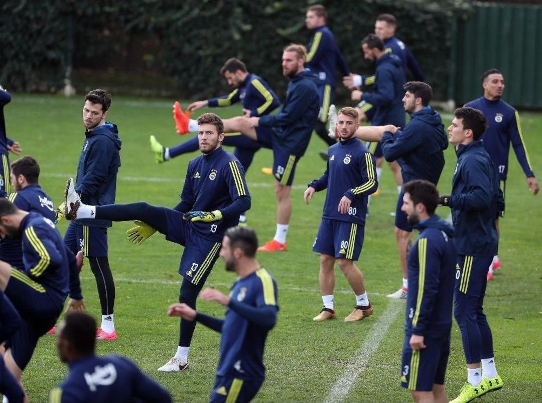 Fenerbah&ccedil;e, Adana Demirspor Ma&ccedil;ının Hazırlıklarını Tamamladı