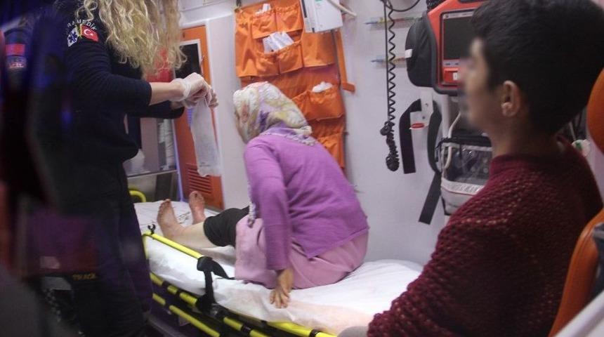 Eşinin Ve Oğlunun &Uuml;zerine Kaynar Su D&ouml;kt&uuml;