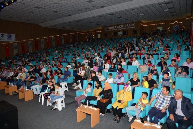 Öğrencilerin Tiyatro Oyunu Çok Beğeni Topladı