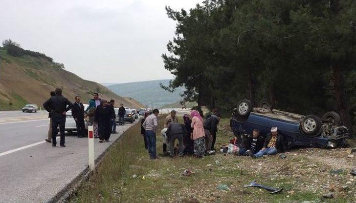 Otomobil Takla Attı: 5 Yaralı G4