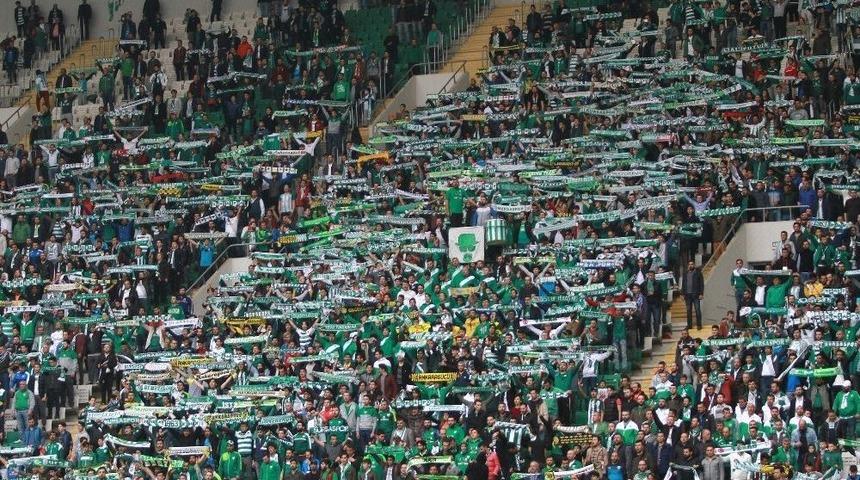 Bursasporlu Taraftarlar Yönetimi İstifaya Davet Etti