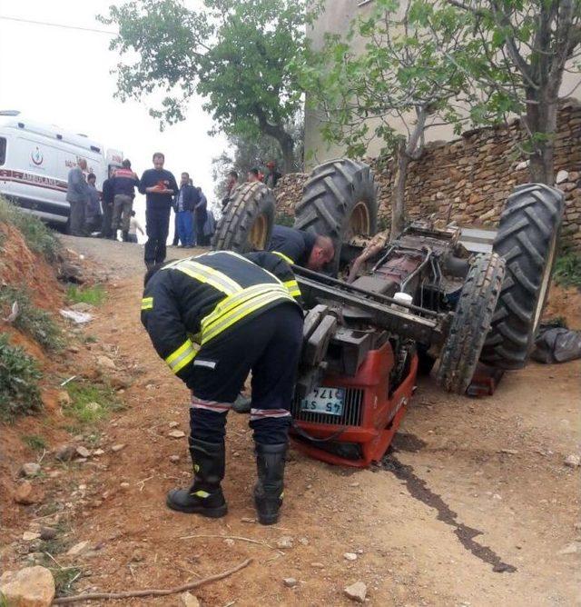 Salihli’de Traktör Devrildi: 2 Yaralı