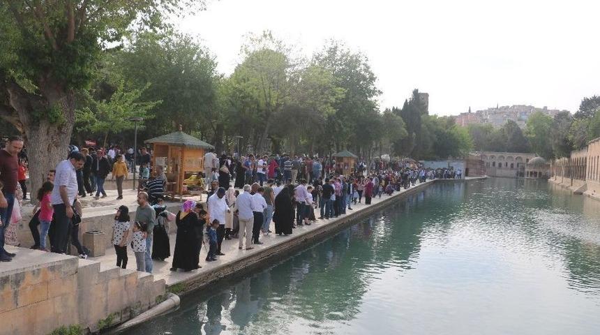 Havalar Isınınca Vatandaşlar Soluğu Balıklıg&ouml;l&rsquo;de Aldı